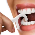 Filo interdentale con manico