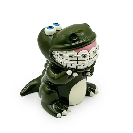 Statuetta dinosauro con ortodonzia